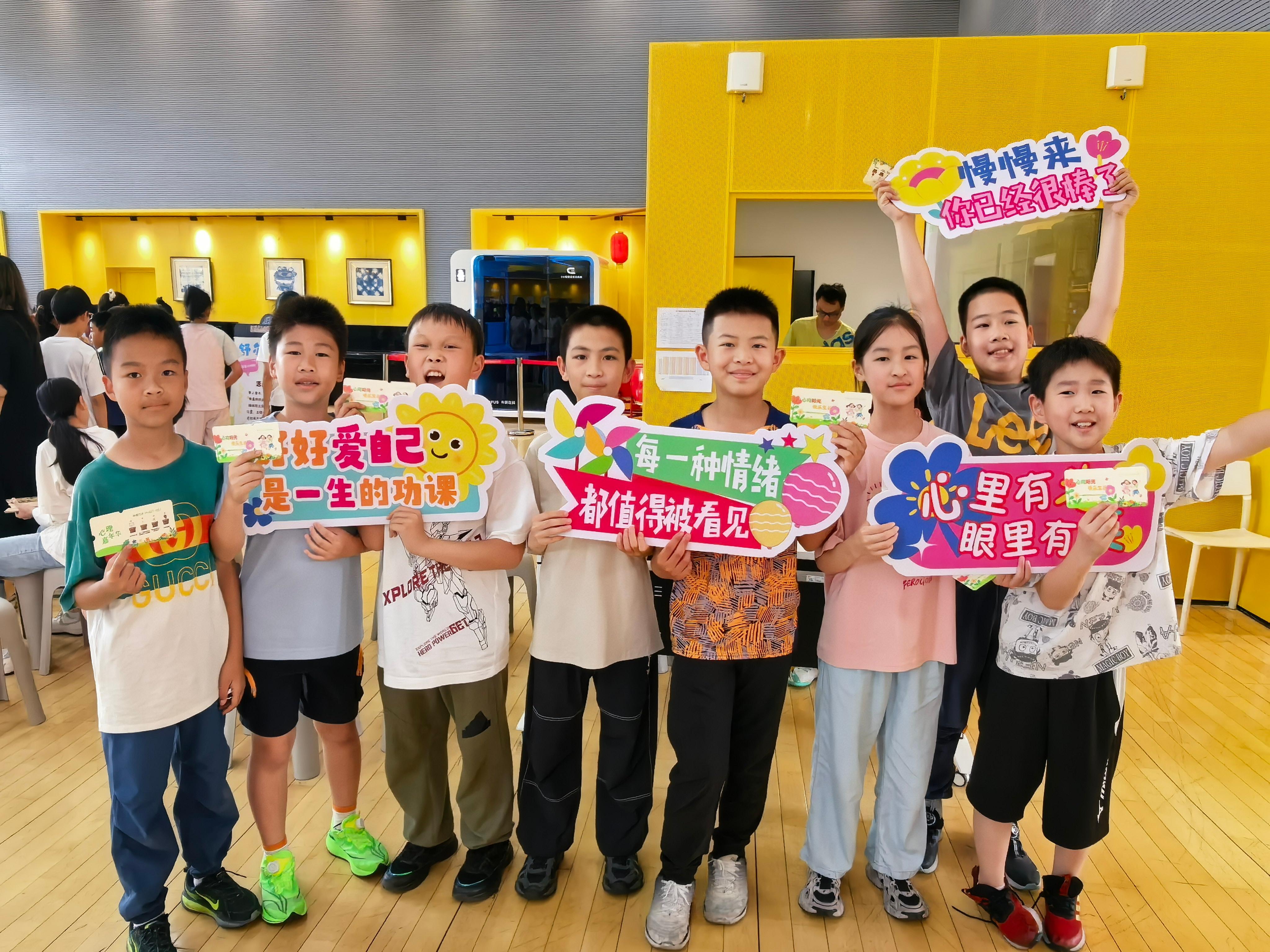 a21a2735-860c-4edb-a345-eee8b2193196.jpg