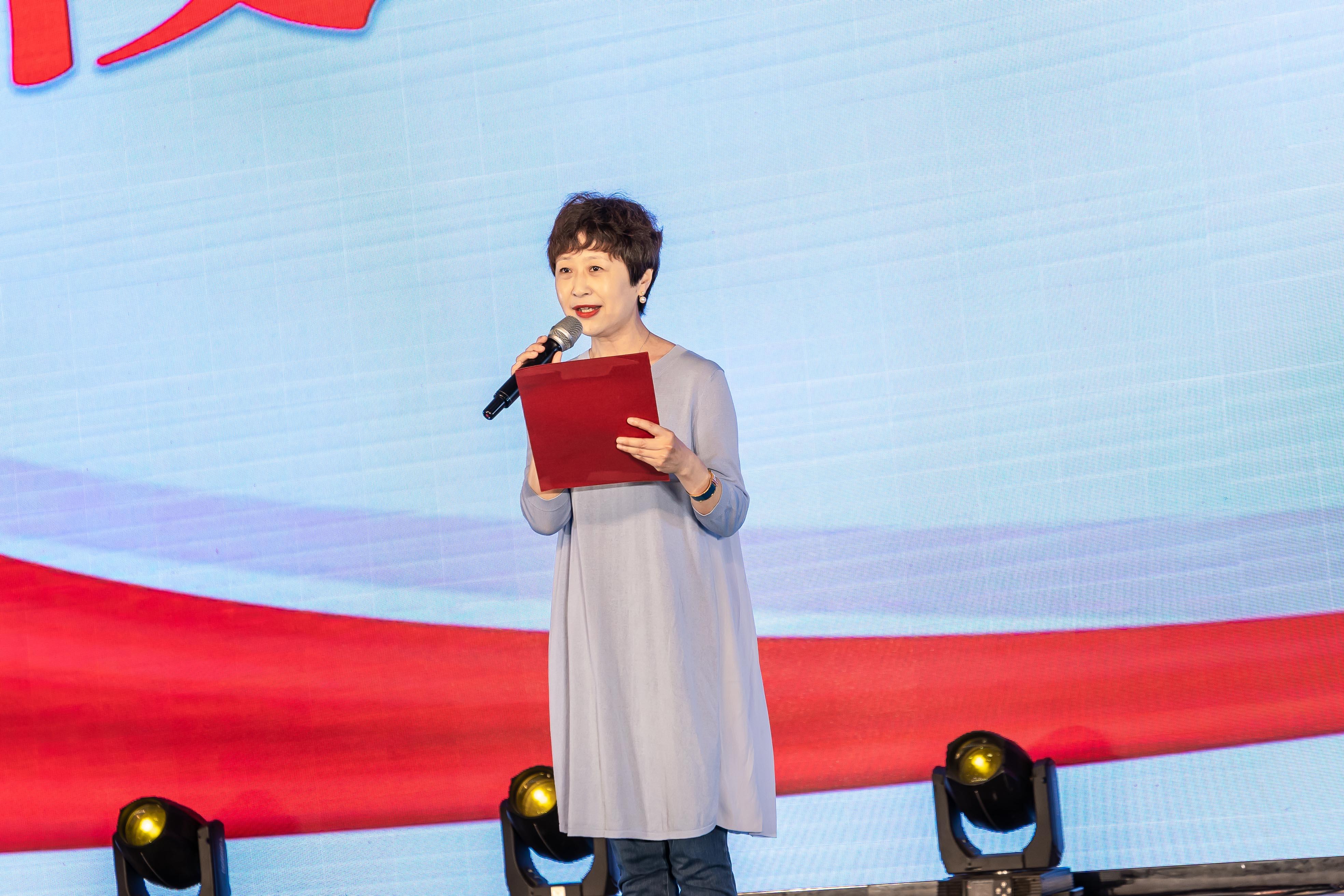 d8611382-8abd-4f7d-acb1-7bb035f35a3a.jpg